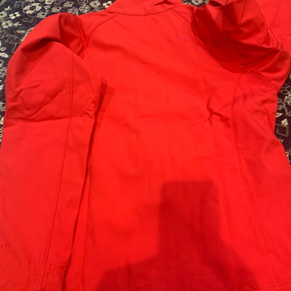 Like new women the north face red jacket - Picture 6 of 7